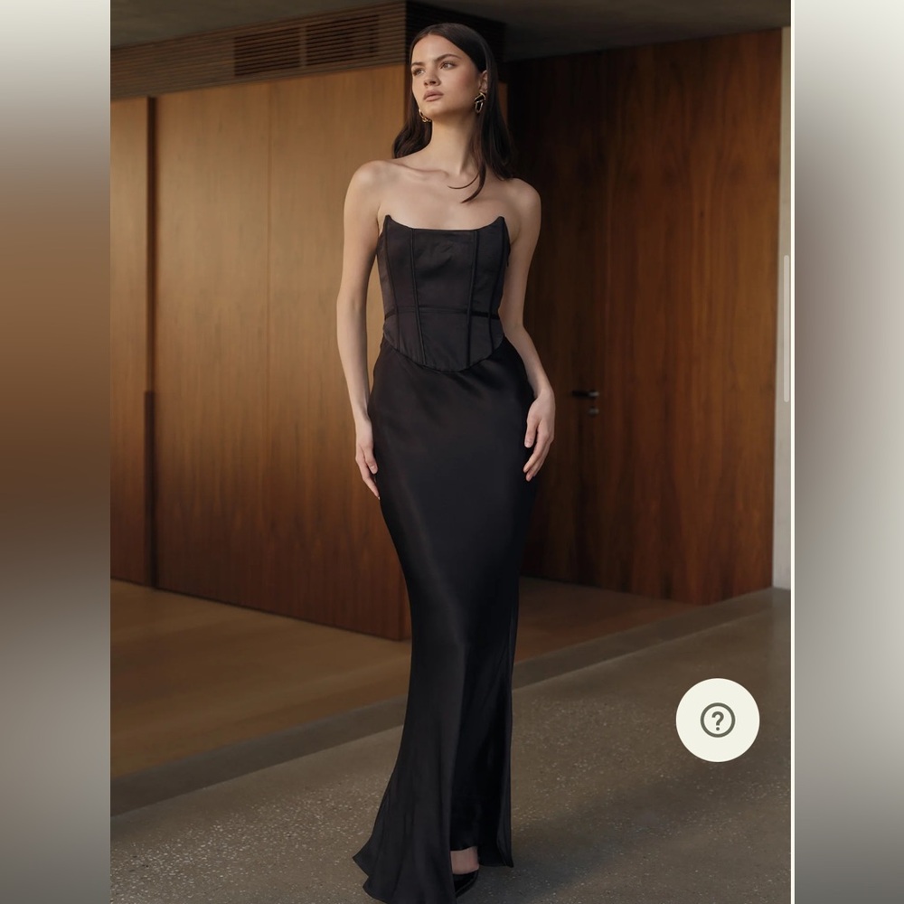 Meshki Elegant Black Strapless Evening Gown